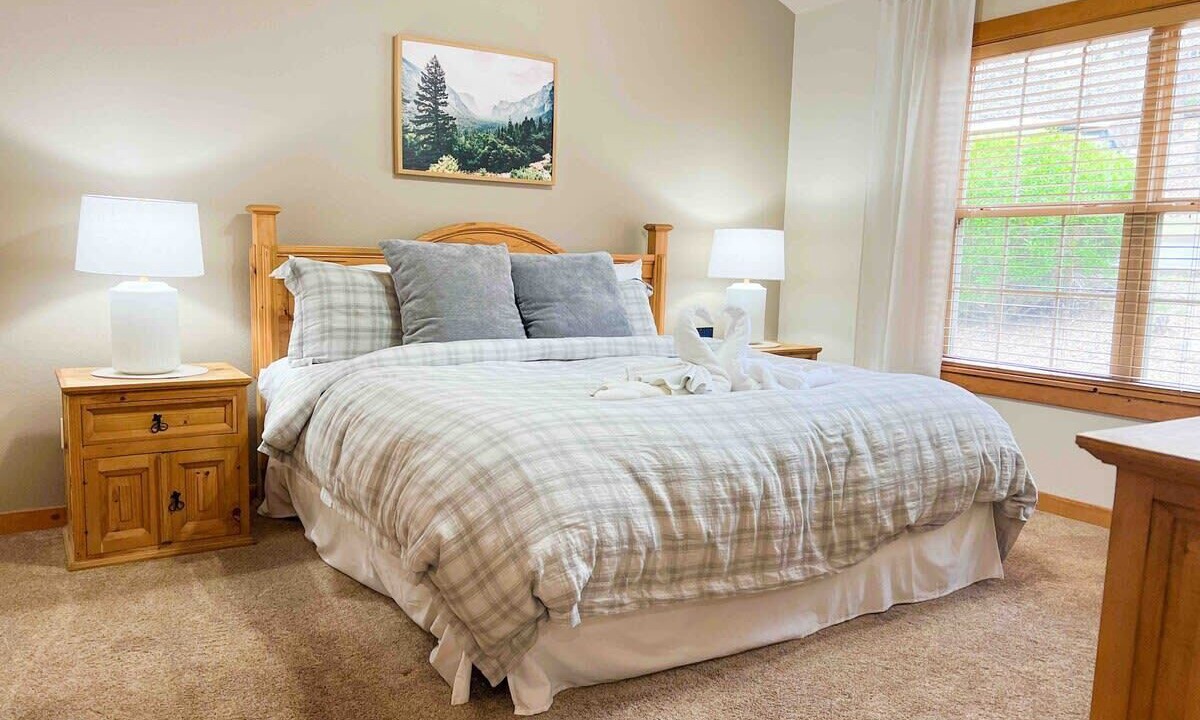 Photo of Bedroom in Reeds Spring