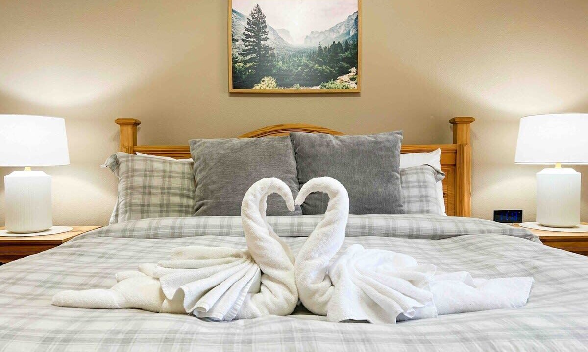 Photo of Bedroom in Reeds Spring
