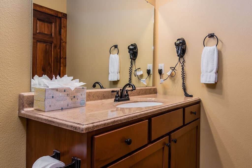Photo of Bathroom in Reeds Spring