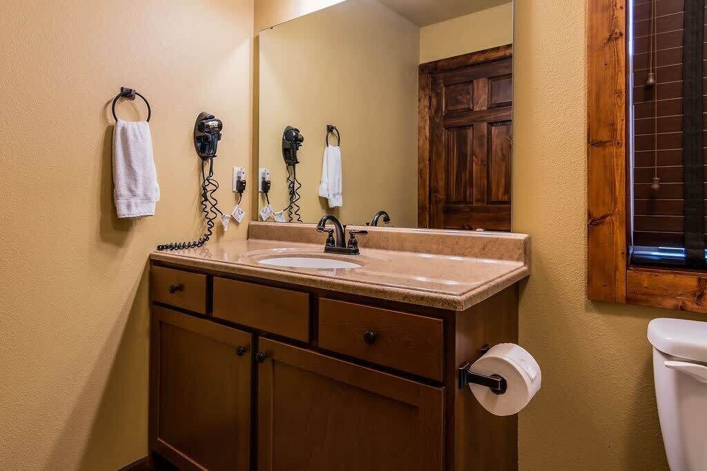 Photo of Bedroom in Reeds Spring