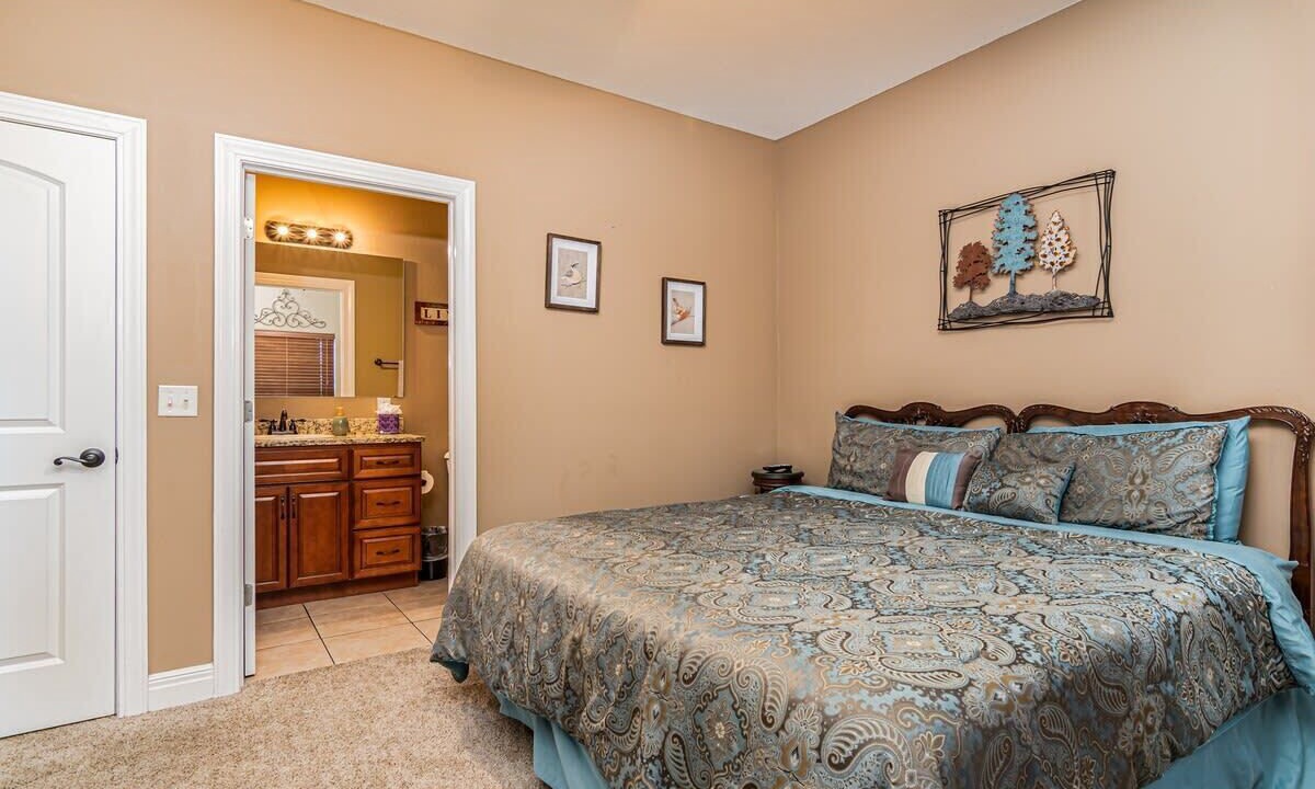 Photo of Bathroom in Fieldstone Bluffs
