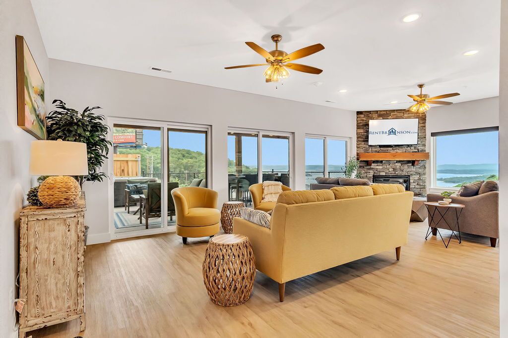 Photo of Livingroom in Table Rock