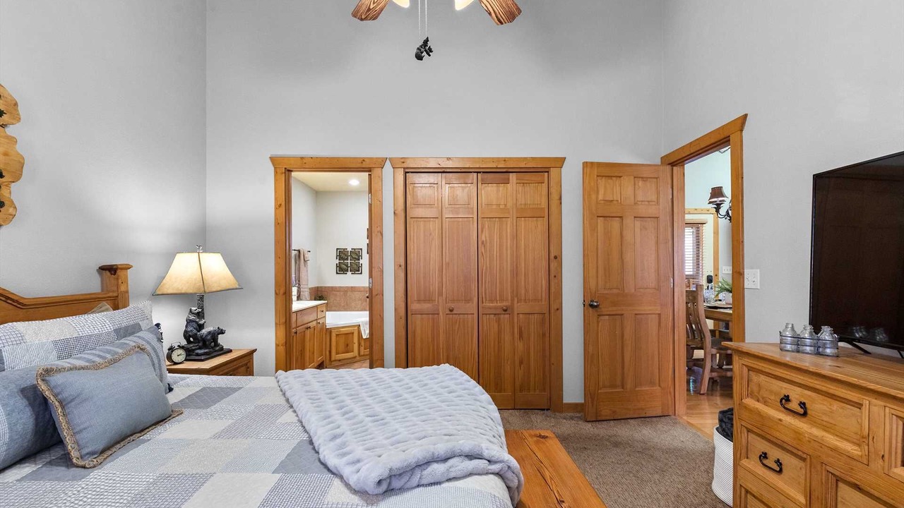 Photo of Bedroom in Reeds Spring