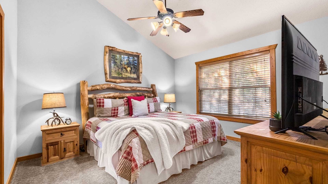 Photo of Bedroom in Reeds Spring