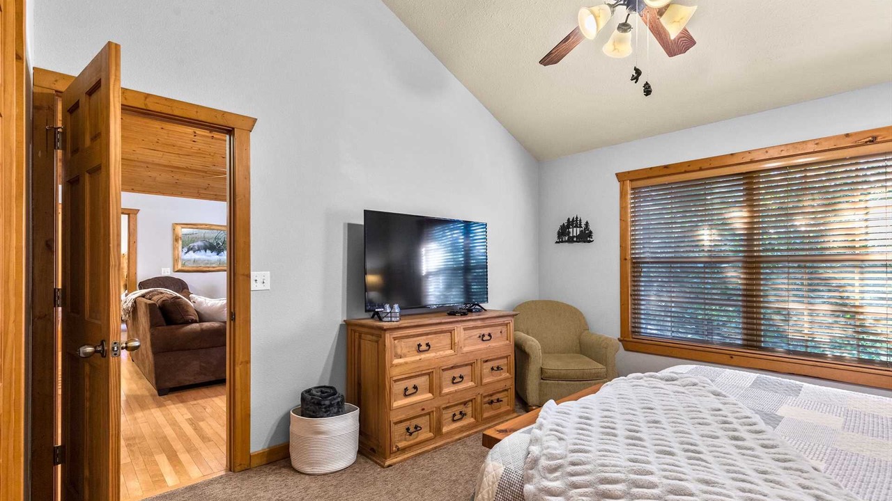 Photo of Bedroom in Reeds Spring