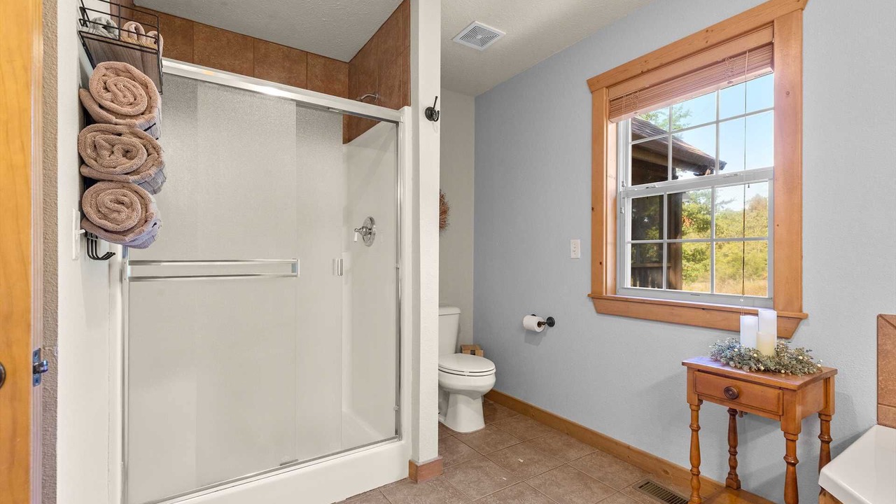 Photo of Bathroom in Reeds Spring