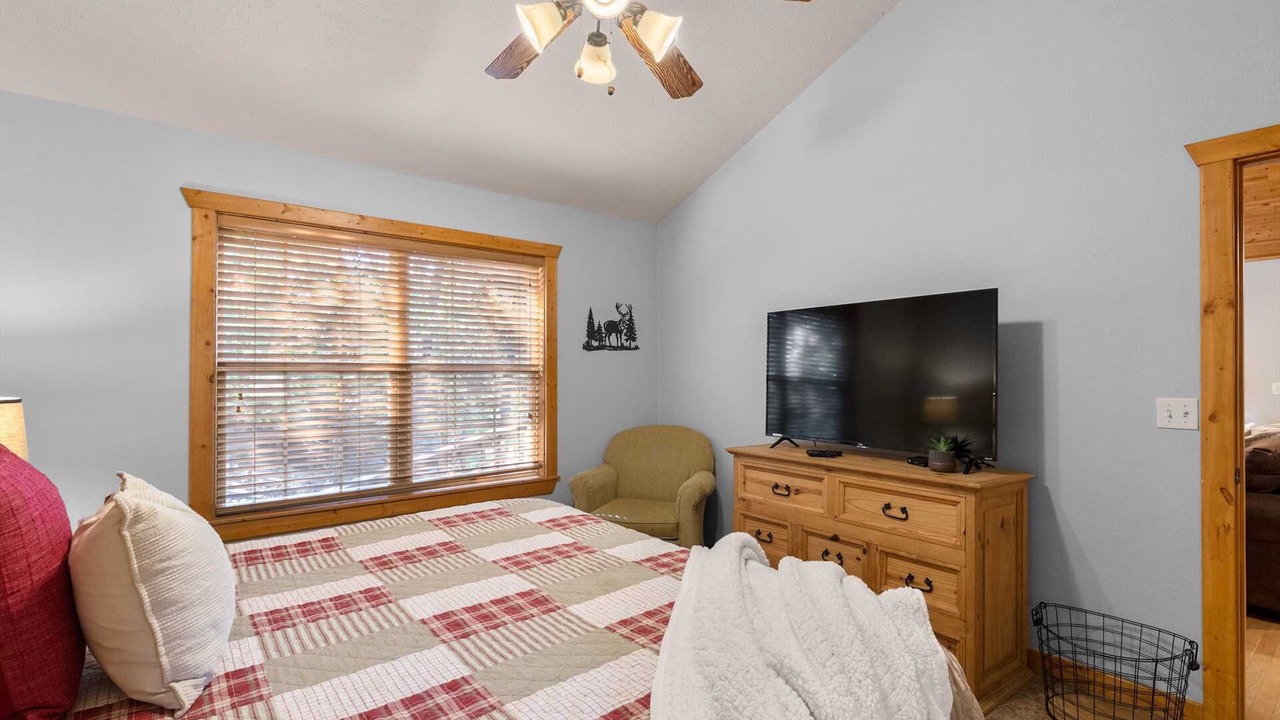 Photo of Bedroom in Reeds Spring