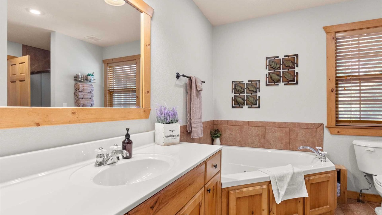 Photo of Bathroom in Reeds Spring