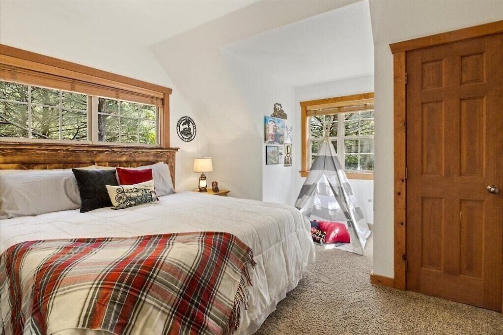 Photo of Bedroom in Branson West
