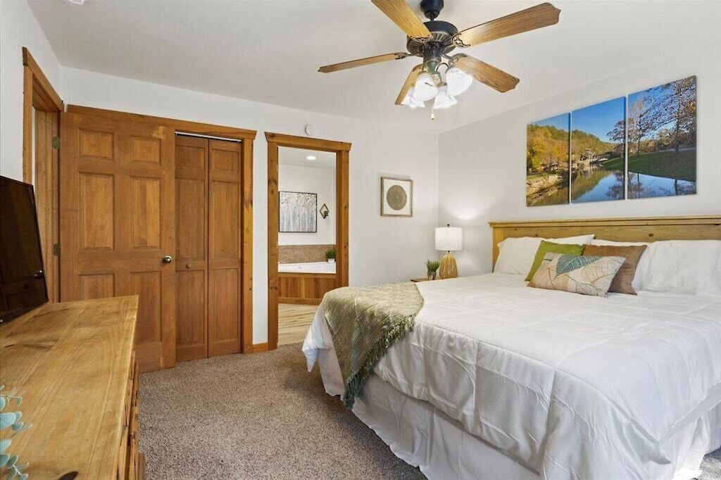 Photo of Bedroom in Branson West