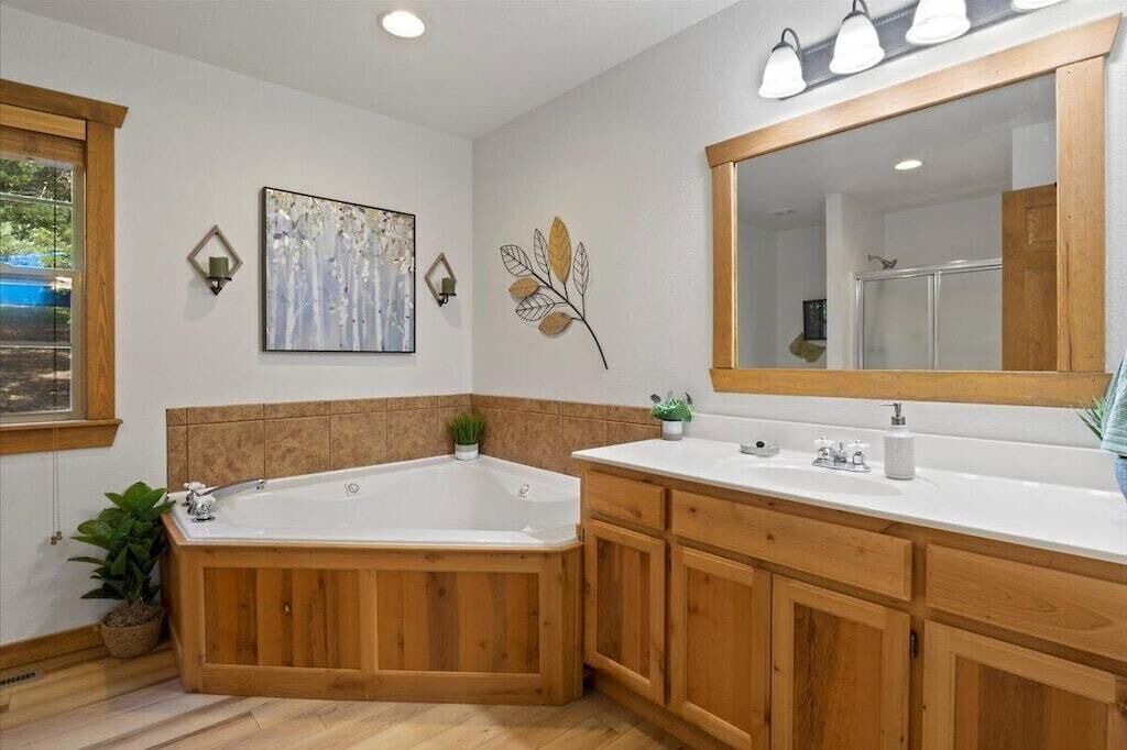 Photo of Bedroom in Branson West