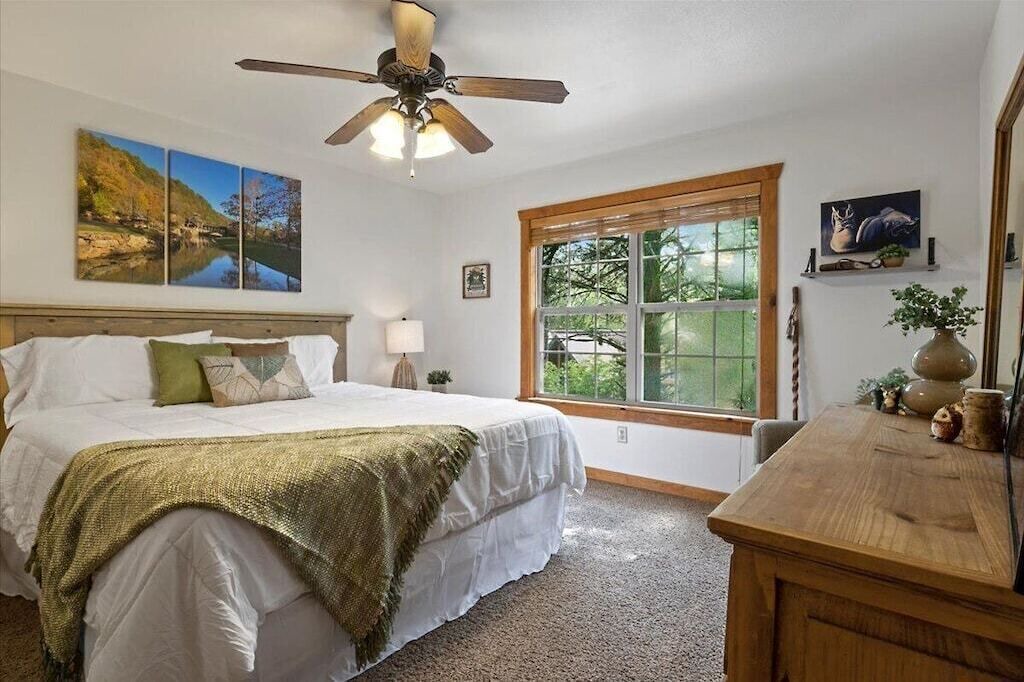 Photo of Bedroom in Branson West