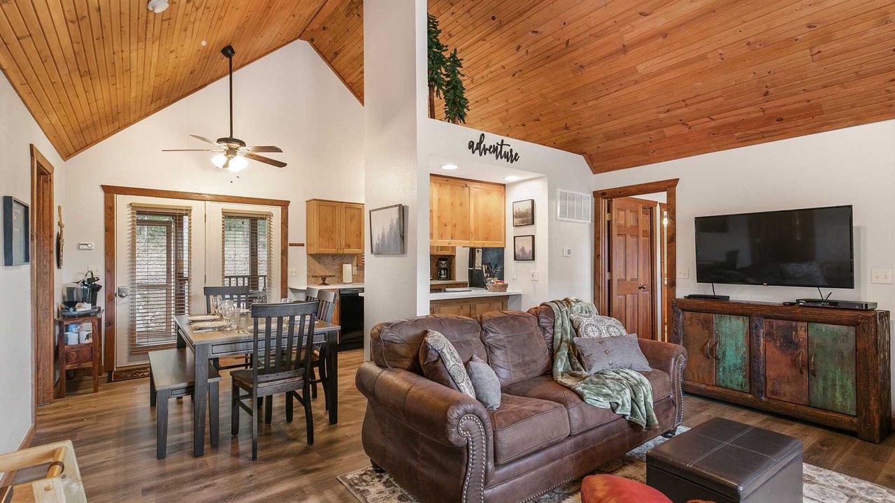 Photo of Livingroom in Branson West