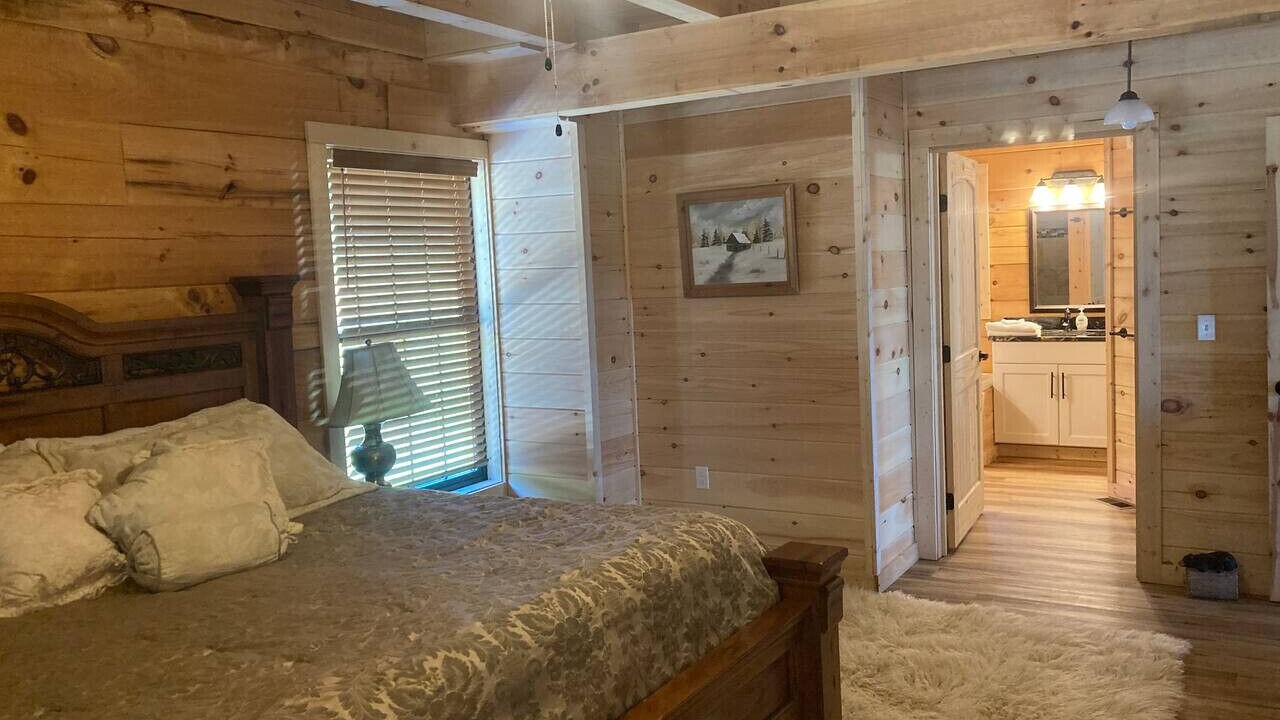 Photo of Bedroom in Rock Harbor