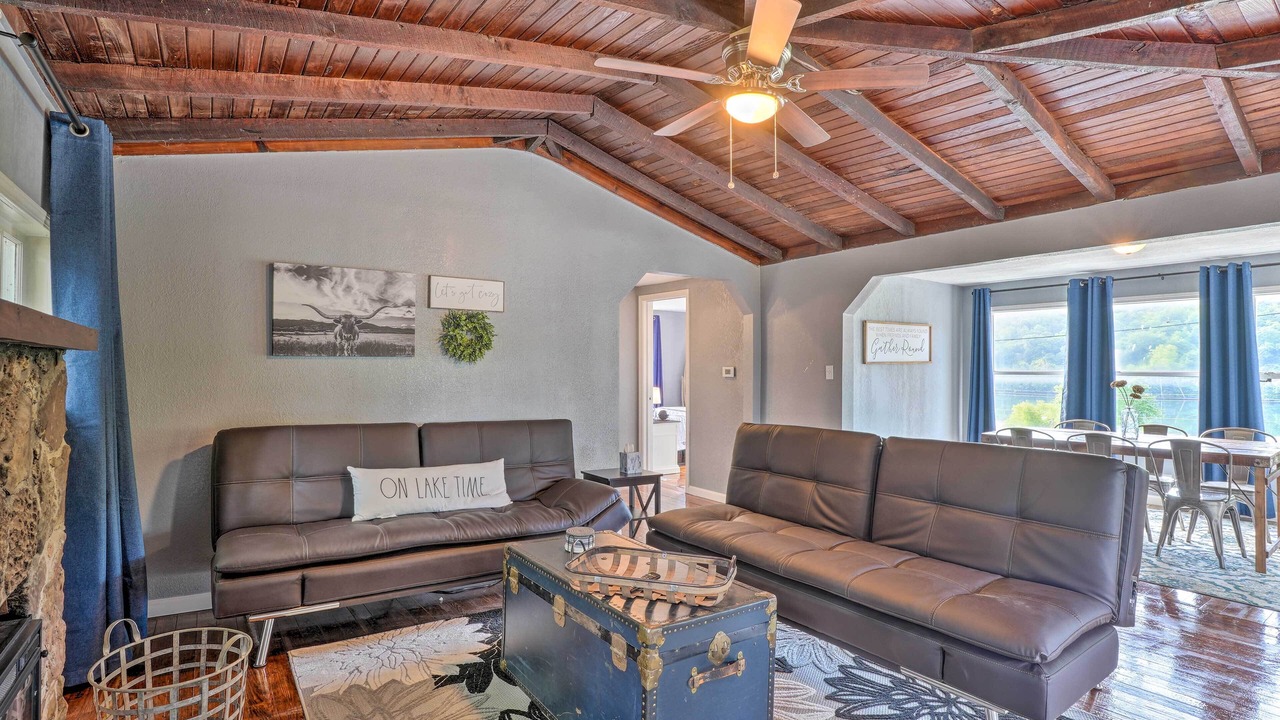 Photo of Livingroom in Rockaway Beach