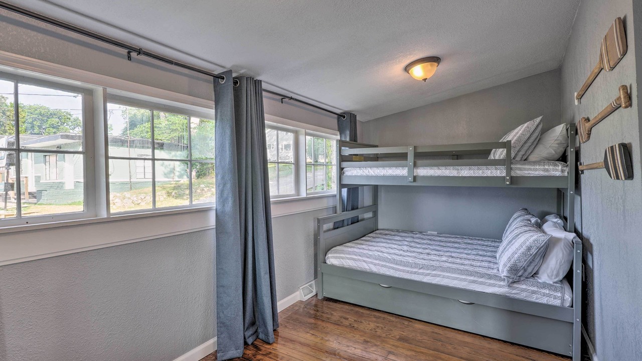 Photo of Bedroom in Rockaway Beach