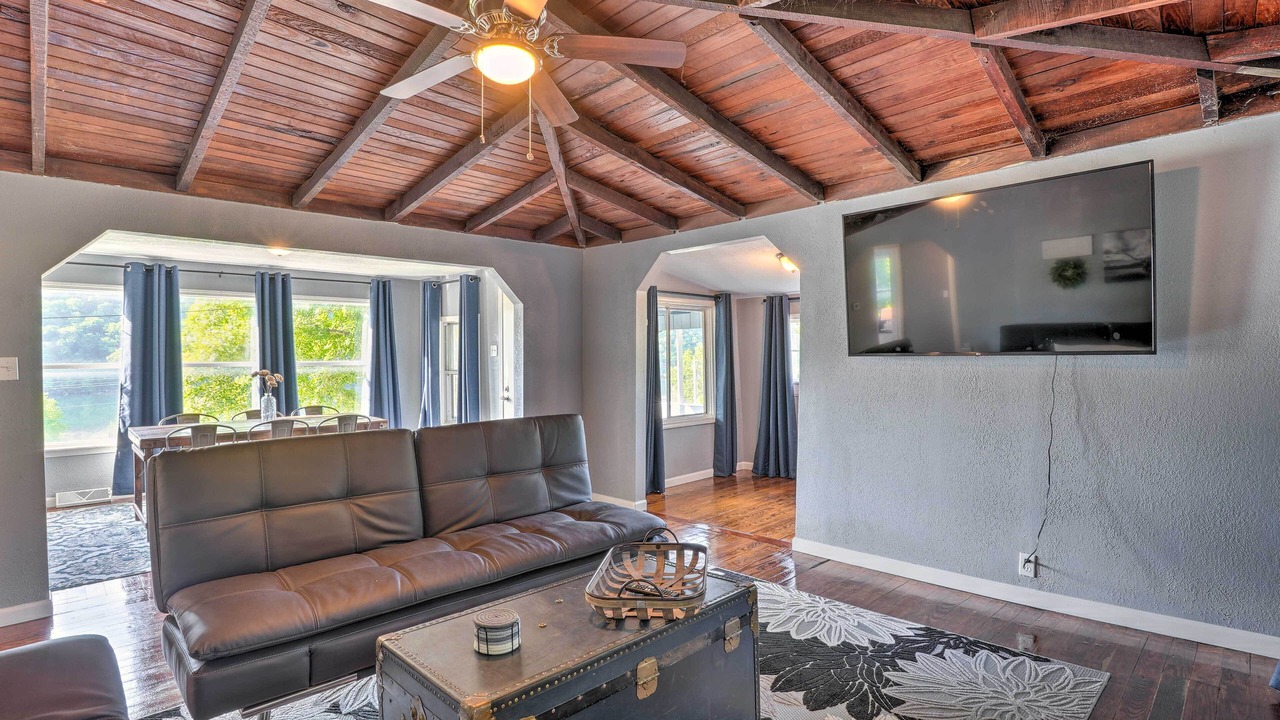 Photo of Livingroom in Rockaway Beach