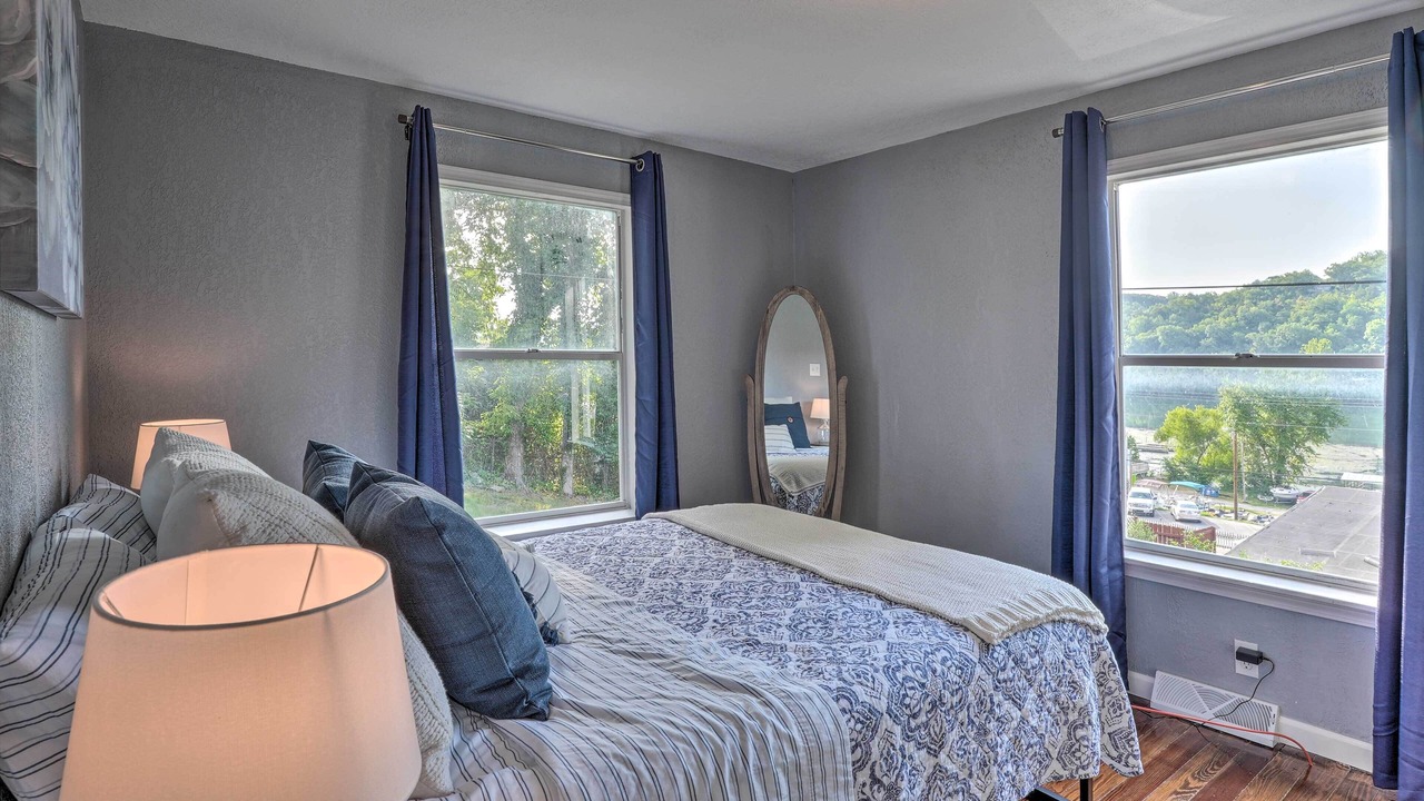 Photo of Bedroom in Rockaway Beach