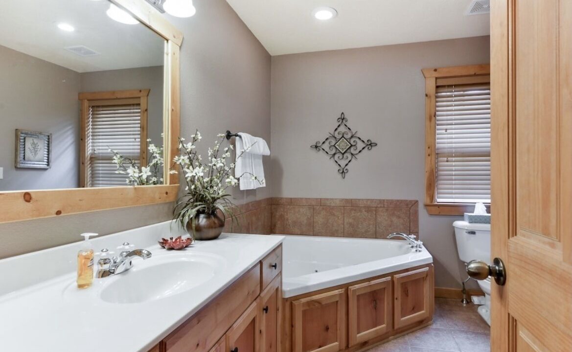 Photo of Bathroom in Reeds Spring