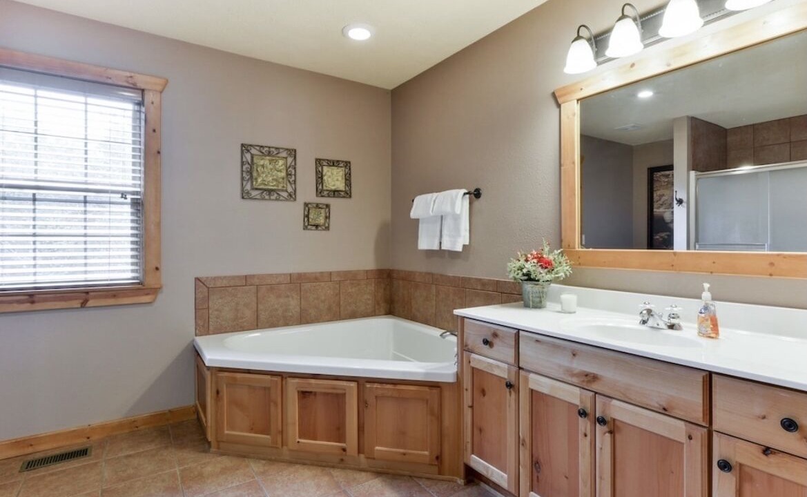 Photo of Bathroom in Reeds Spring