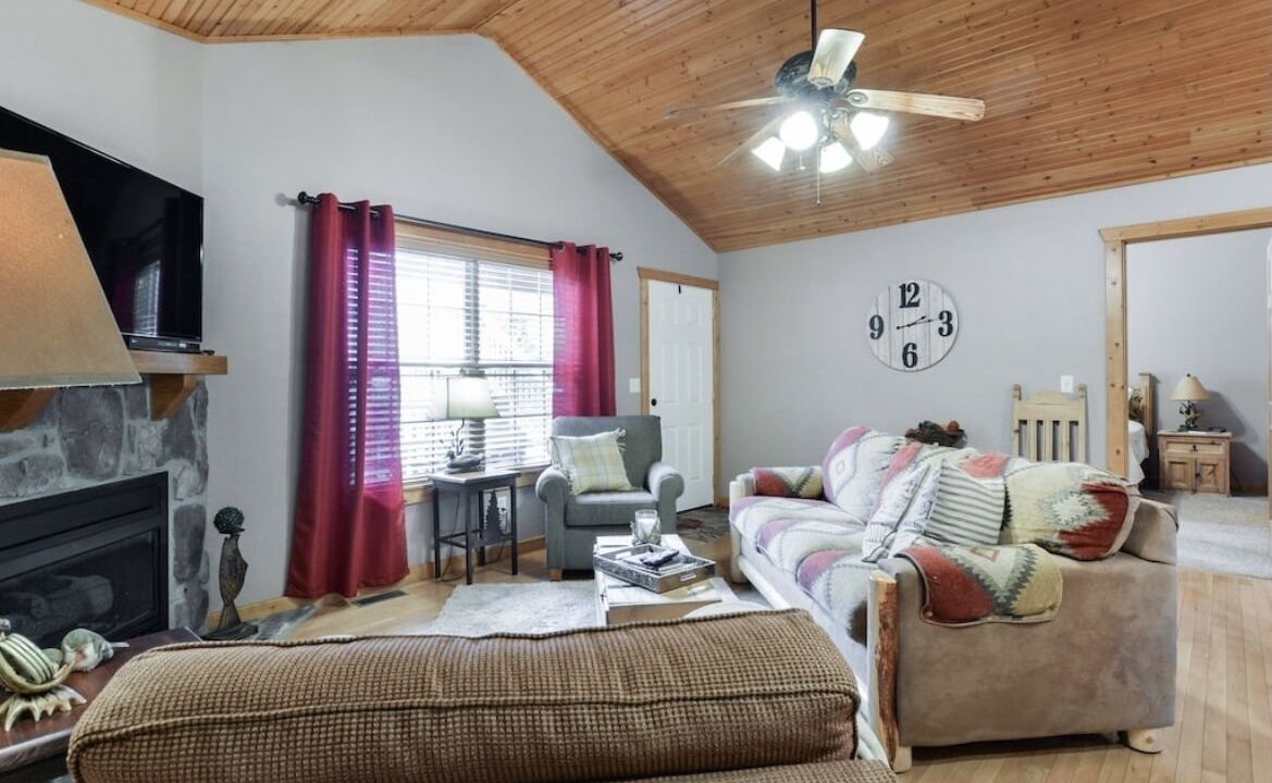Photo of Livingroom in Reeds Spring