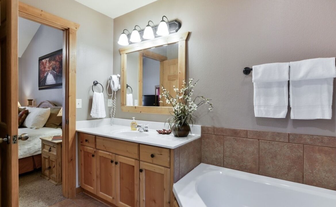 Photo of Bathroom in Reeds Spring