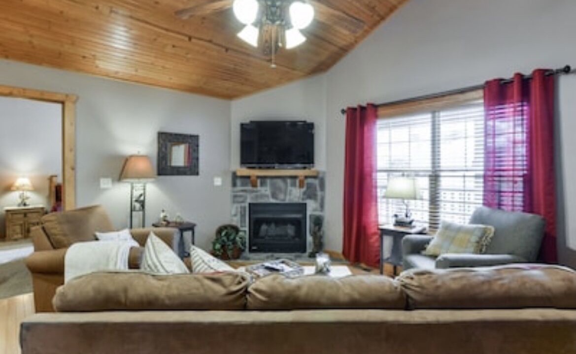 Photo of Livingroom in Reeds Spring