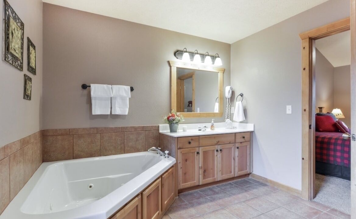 Photo of Bathroom in Reeds Spring