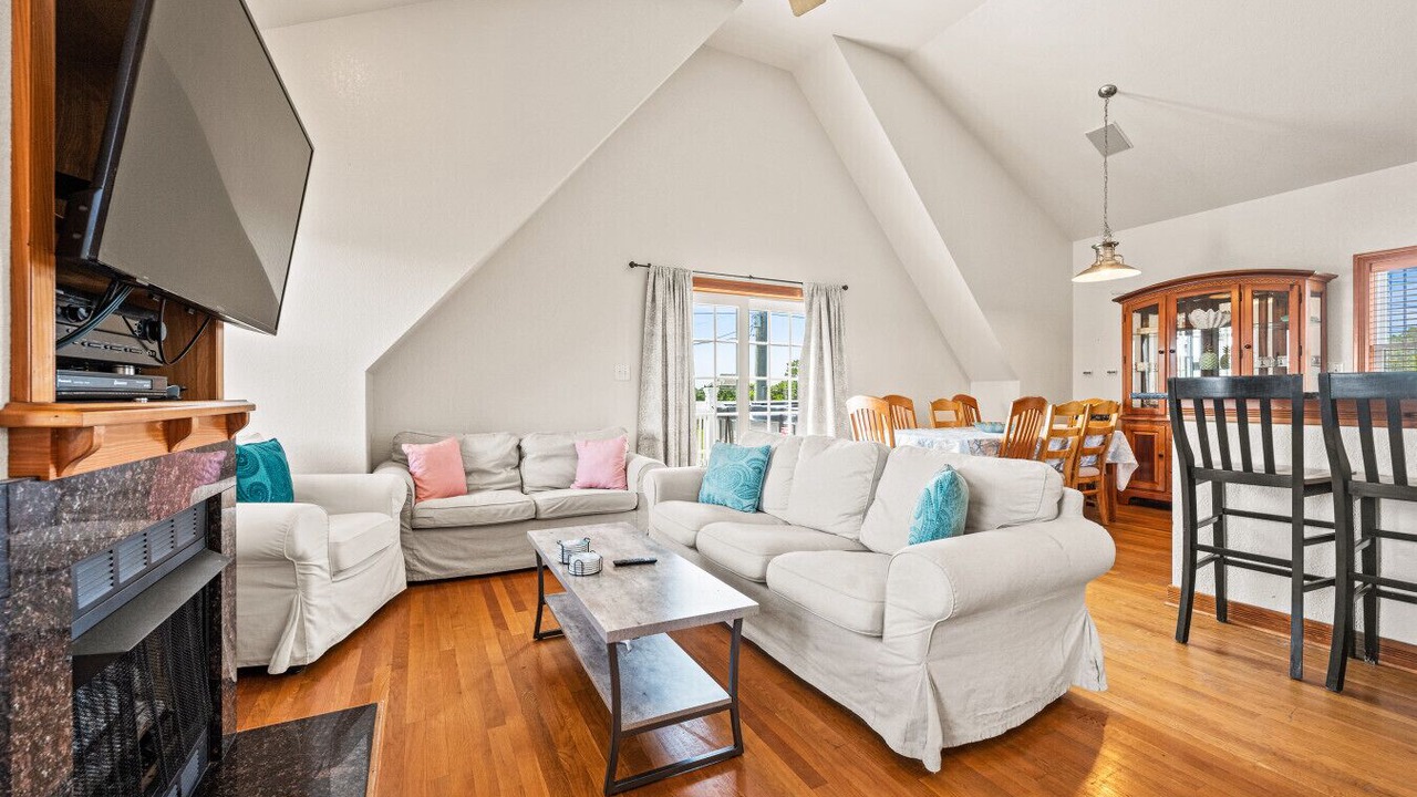 Photo of Livingroom in Waves