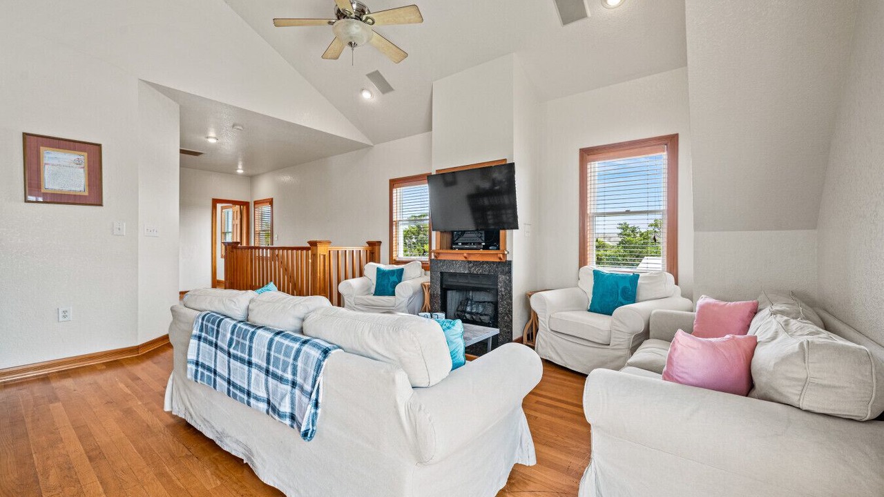 Photo of Livingroom in Waves
