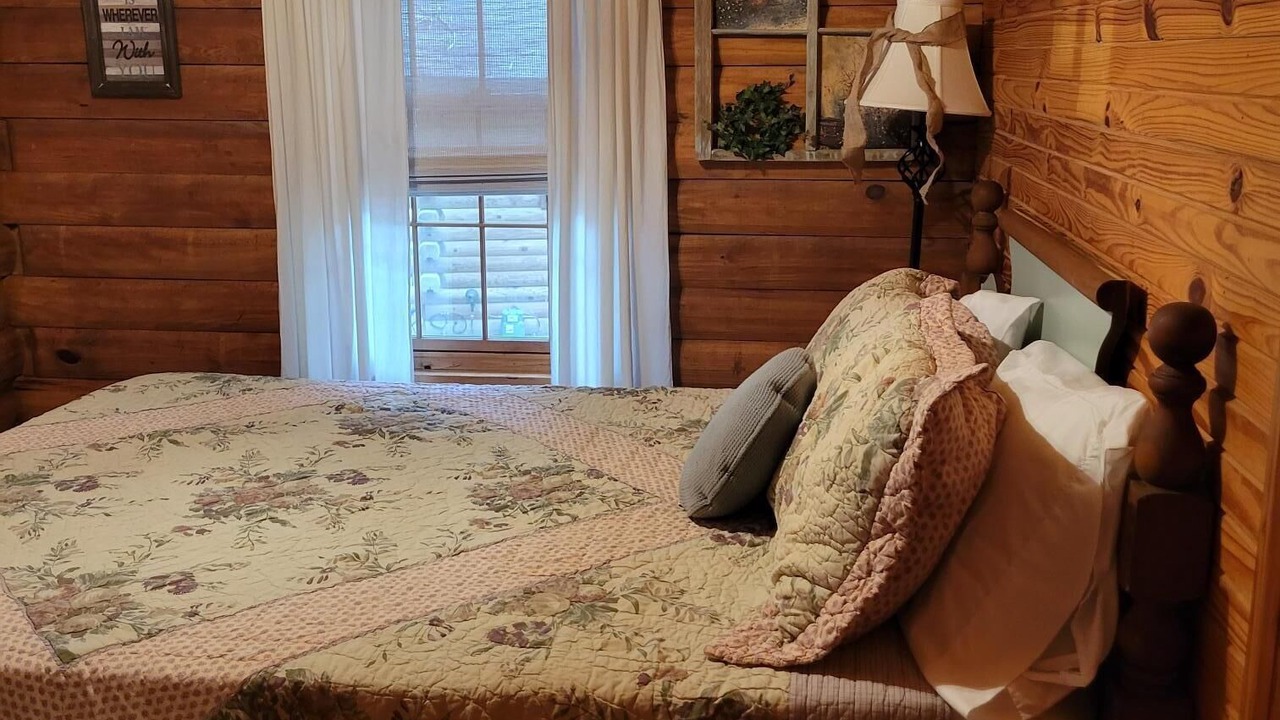 Photo of Bedroom in Shell Knob