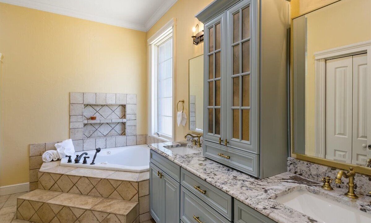 Photo of Bathroom in Ridgedale