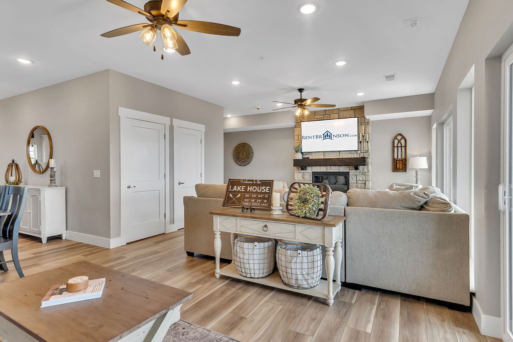 Photo of Livingroom in Table Rock