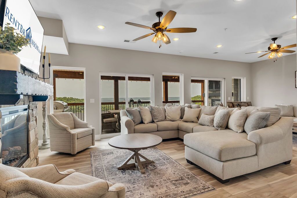 Photo of Livingroom in Table Rock