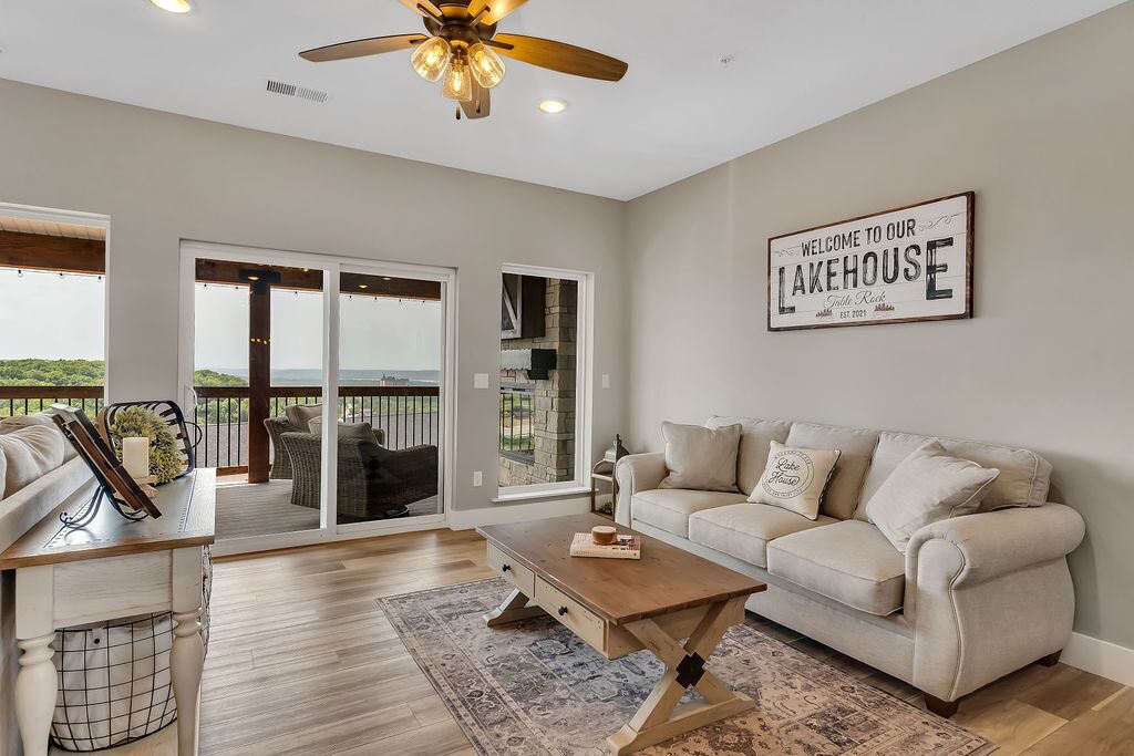 Photo of Livingroom in Table Rock