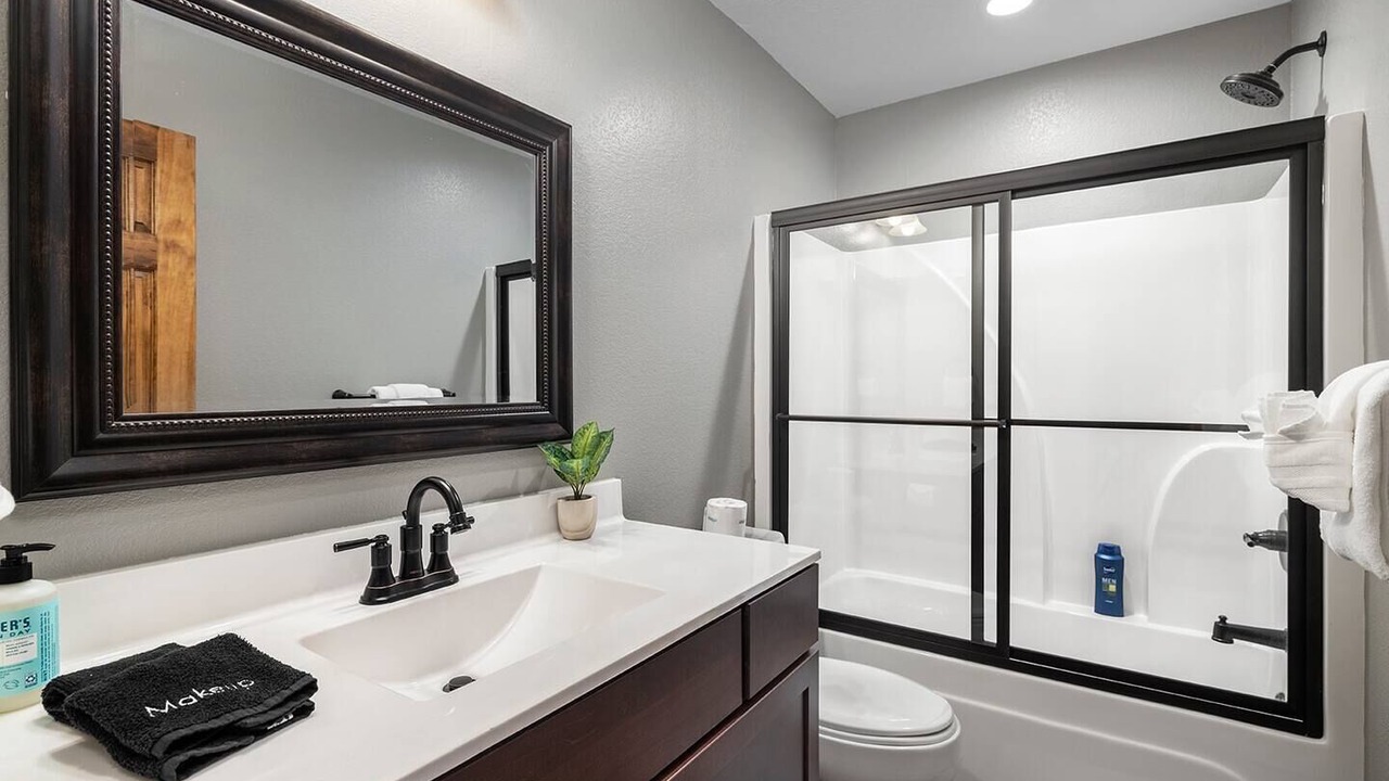 Photo of Bathroom in Reeds Spring