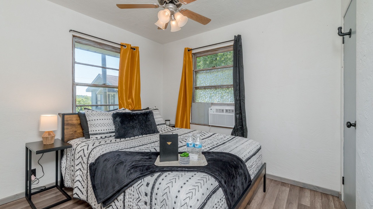 Photo of Bedroom in Rockaway Beach
