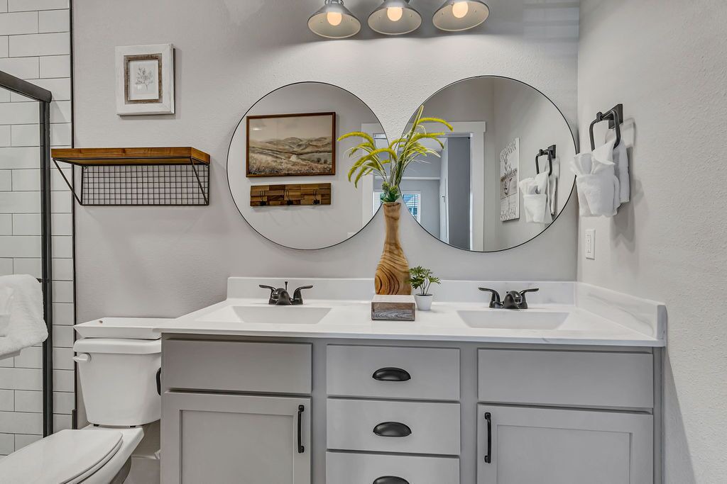Photo of Bathroom in Hollister