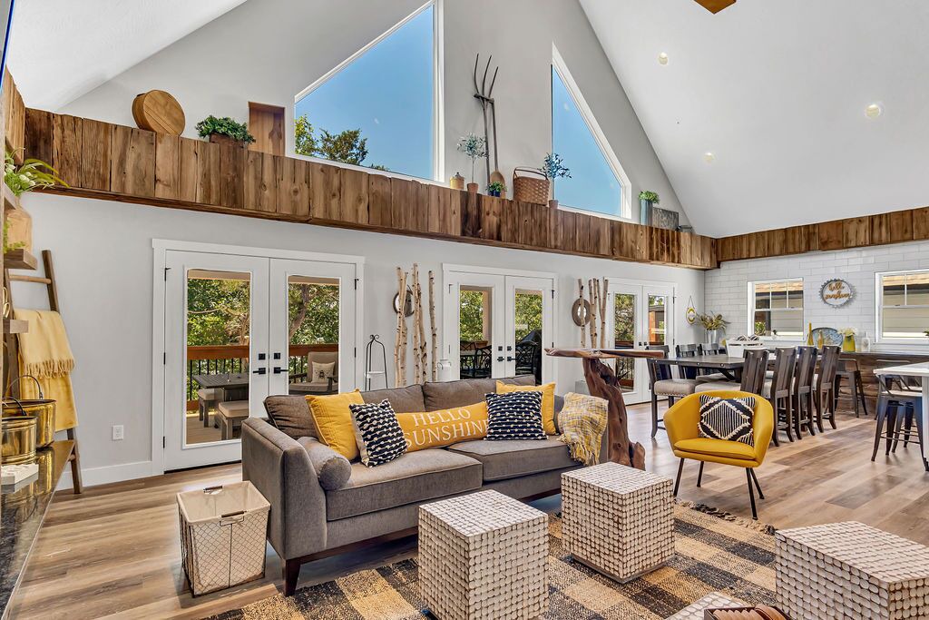 Photo of Livingroom in Hollister