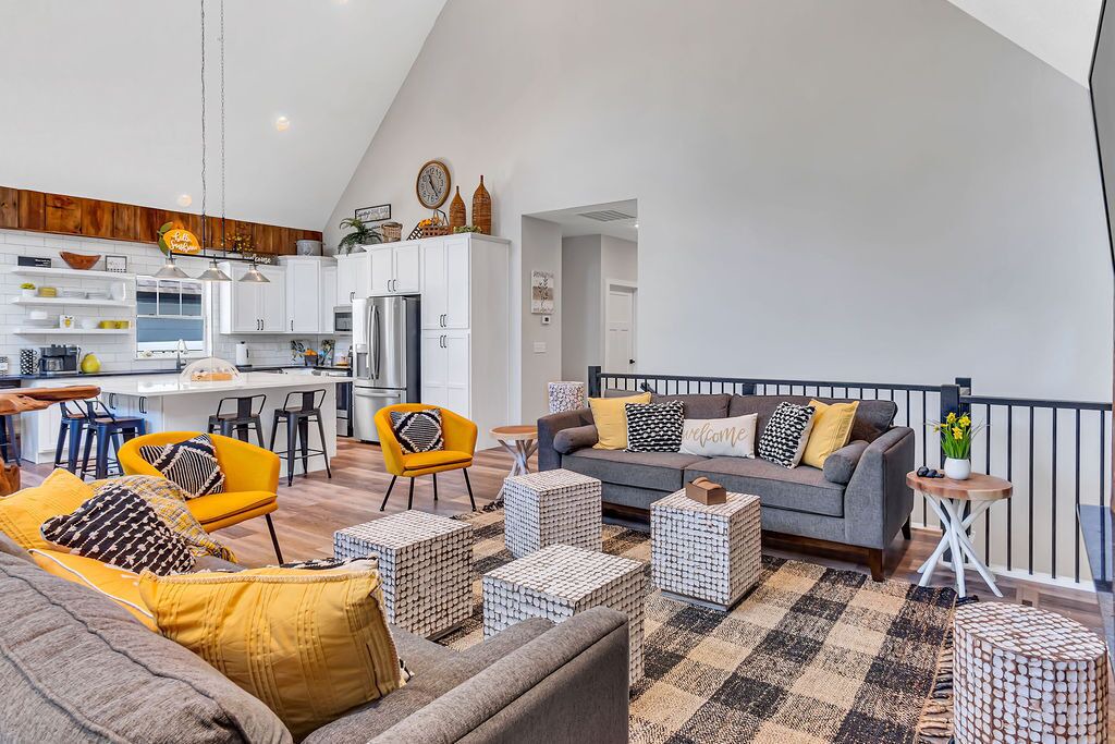 Photo of Livingroom in Hollister