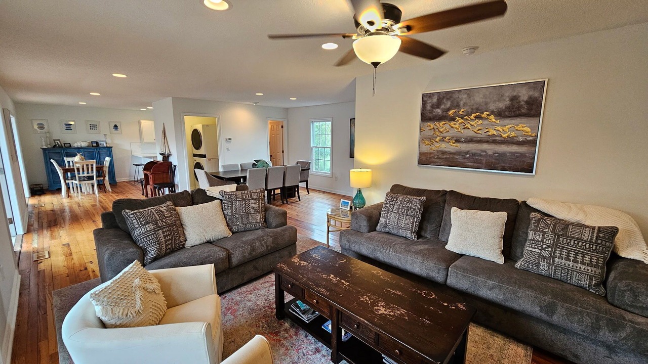 Photo of Livingroom in Atlantic Beach