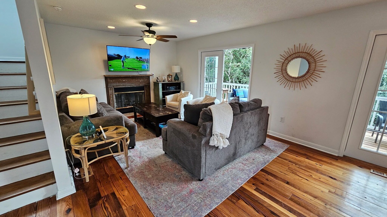 Photo of Livingroom in Atlantic Beach