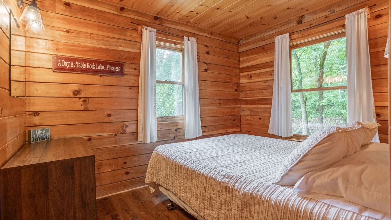 Photo of Bedroom in Shell Knob