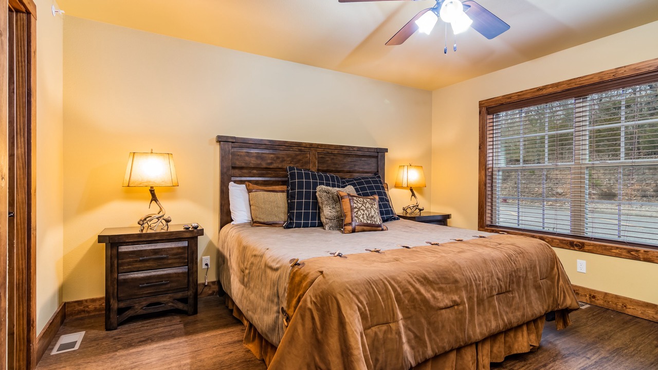 Photo of Bedroom in Reeds Spring