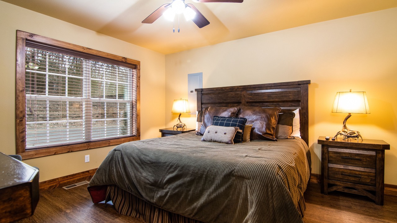 Photo of Bedroom in Reeds Spring