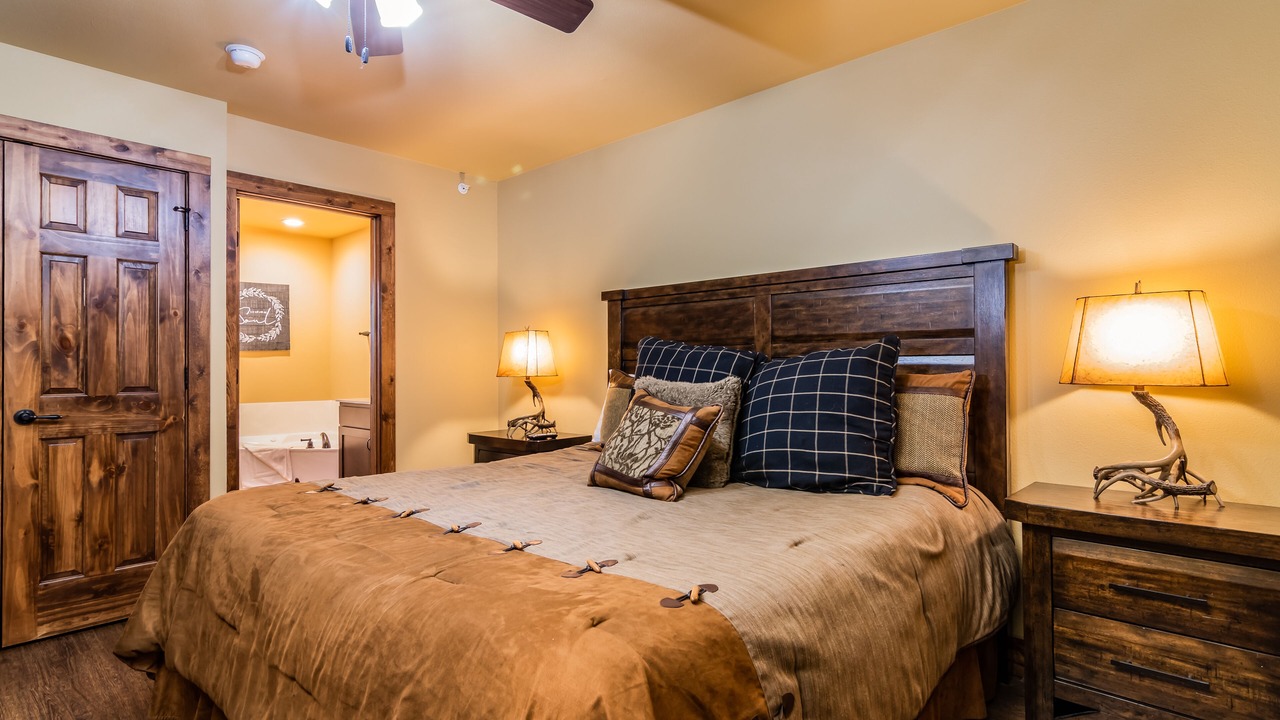 Photo of Bedroom in Reeds Spring