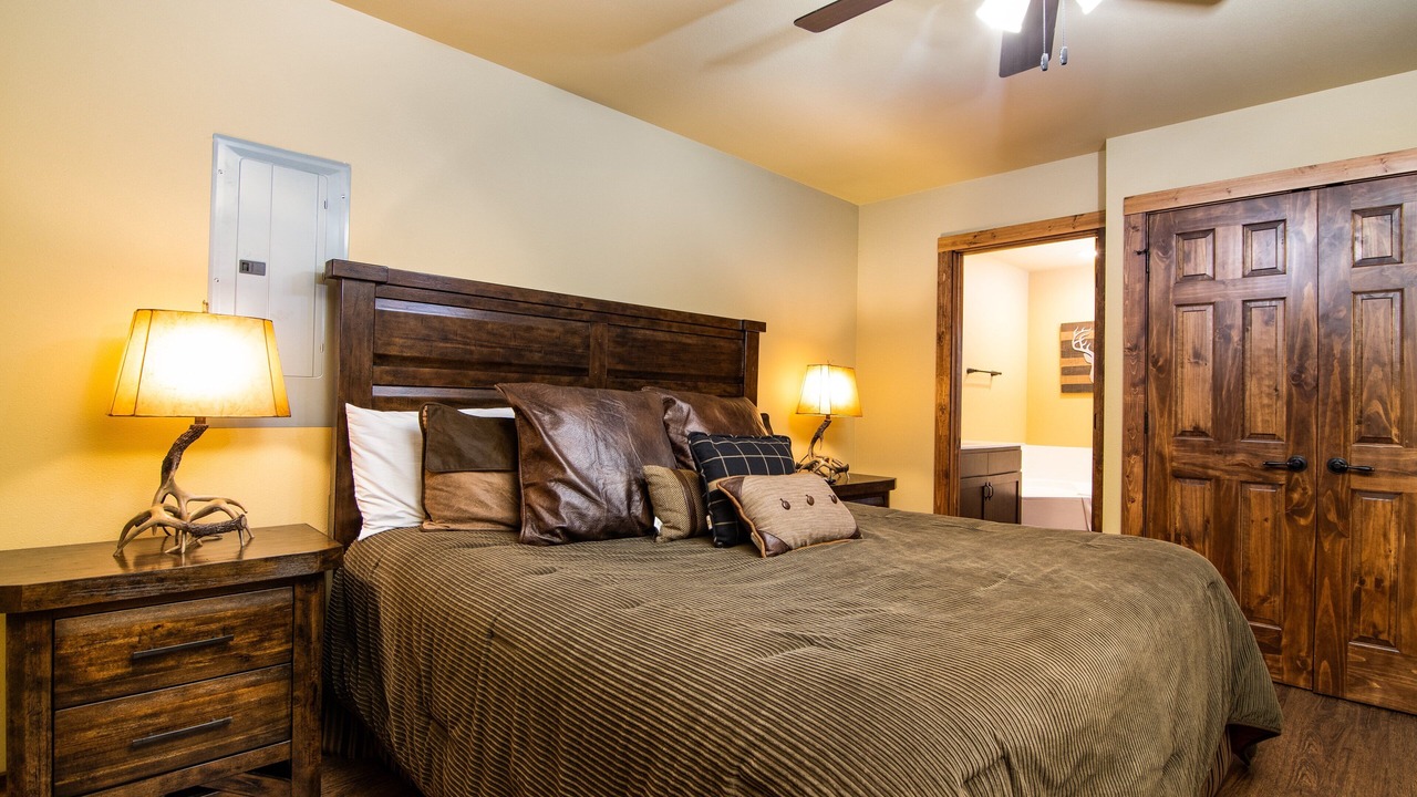 Photo of Bedroom in Reeds Spring