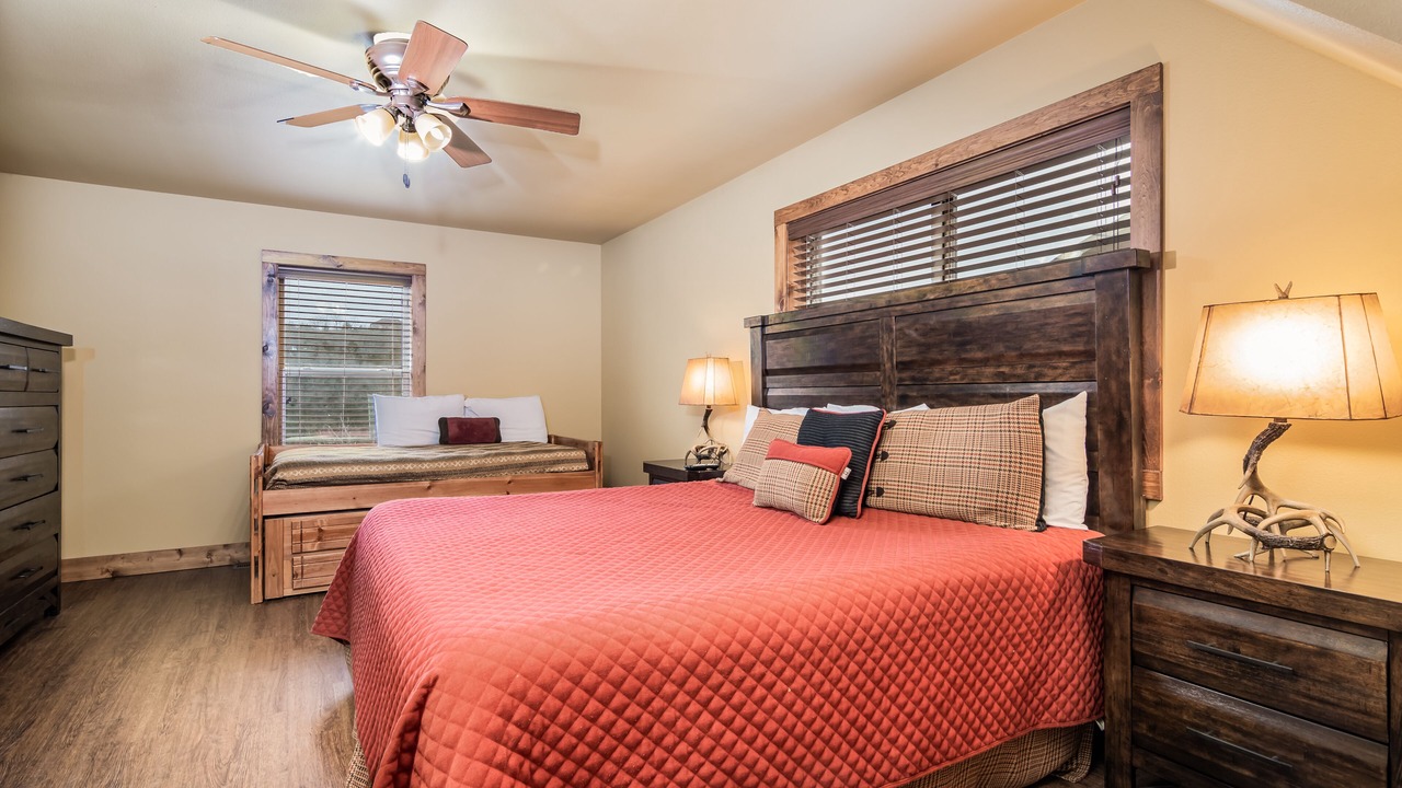 Photo of Bedroom in Reeds Spring