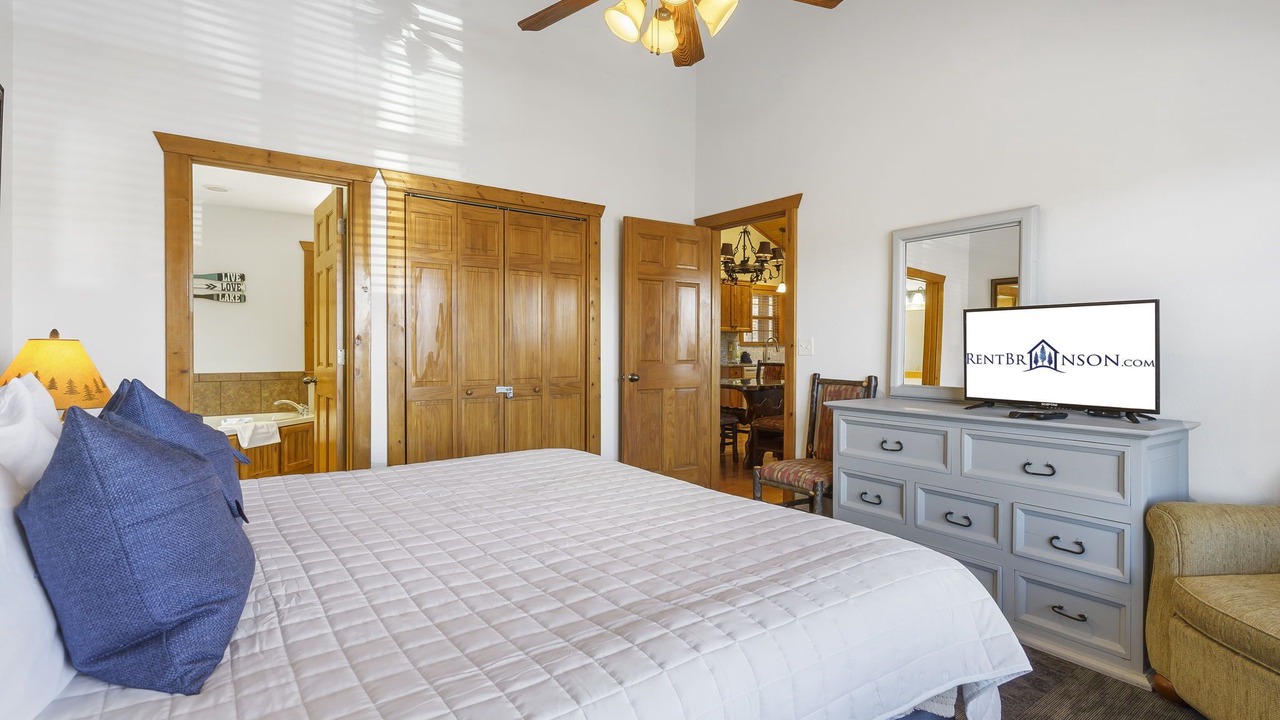 Photo of Bedroom in Reeds Spring