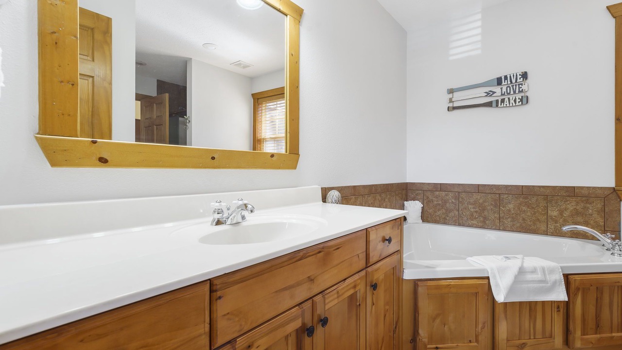 Photo of Bathroom in Reeds Spring